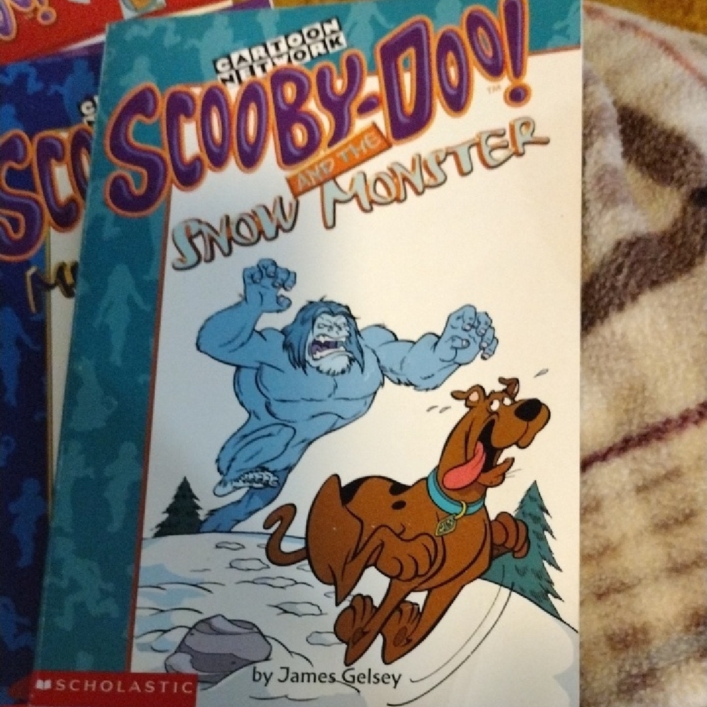 Scooby-Doo and the Snow Monster Ppbk Book by Scholastic